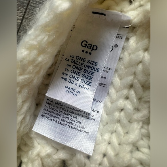 Gap funnel neck warmer, cable knit infinity scarf in cream. One size - Picture 4 of 4